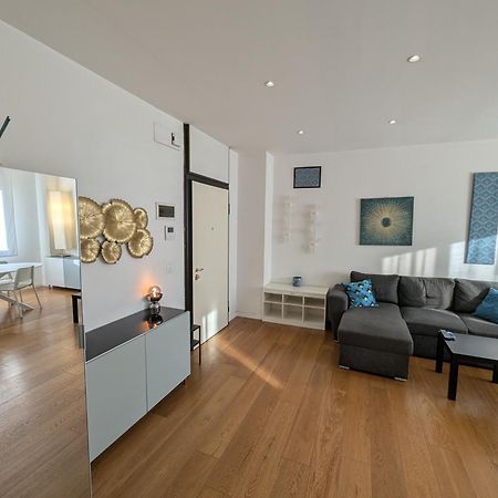 Convenient Family Apt With Private Parking เมสเตร ภายนอก รูปภาพ