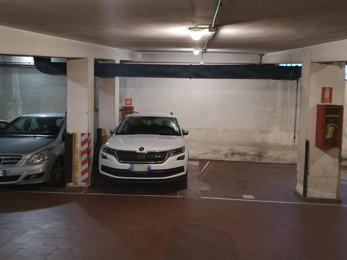 Convenient Family Apt With Private Parking เมสเตร ภายนอก รูปภาพ
