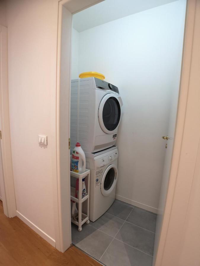 Convenient Family Apt With Private Parking เมสเตร ภายนอก รูปภาพ