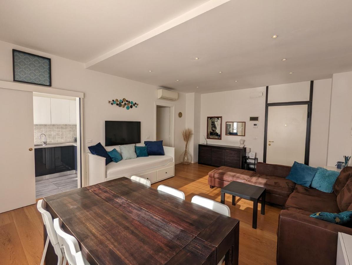 Convenient Family Apt With Private Parking เมสเตร ภายนอก รูปภาพ