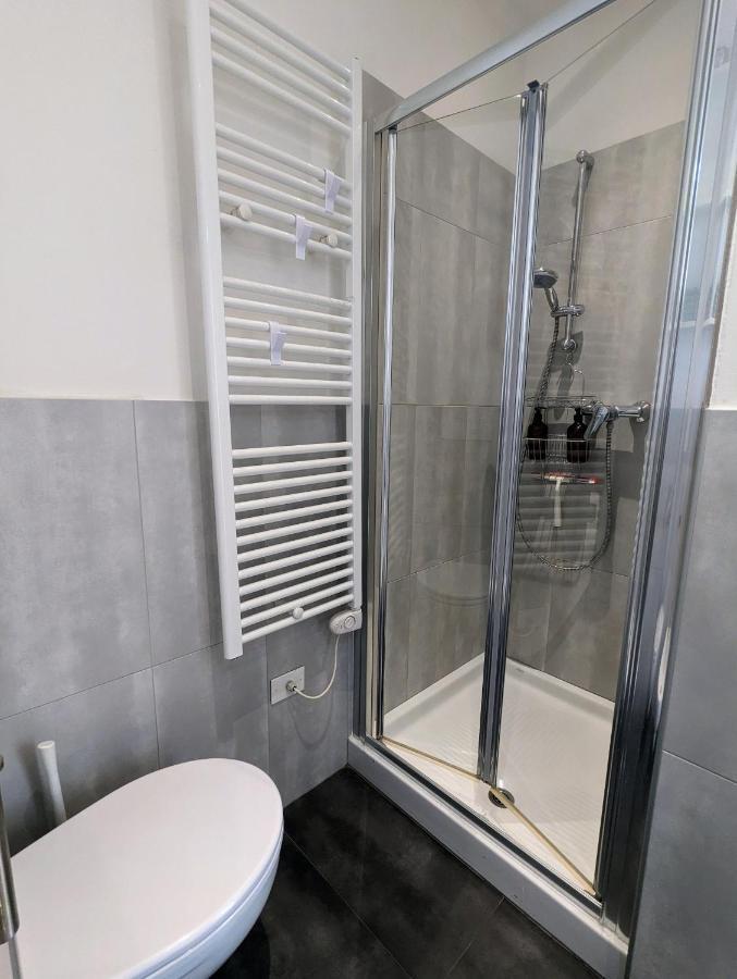 Convenient Family Apt With Private Parking เมสเตร ภายนอก รูปภาพ