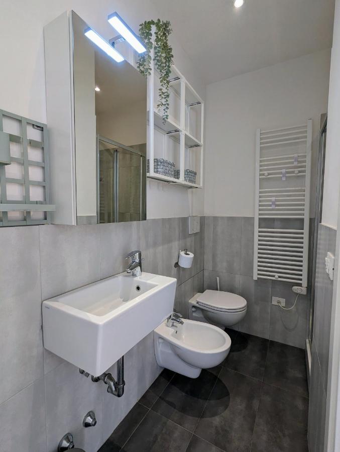 Convenient Family Apt With Private Parking เมสเตร ภายนอก รูปภาพ