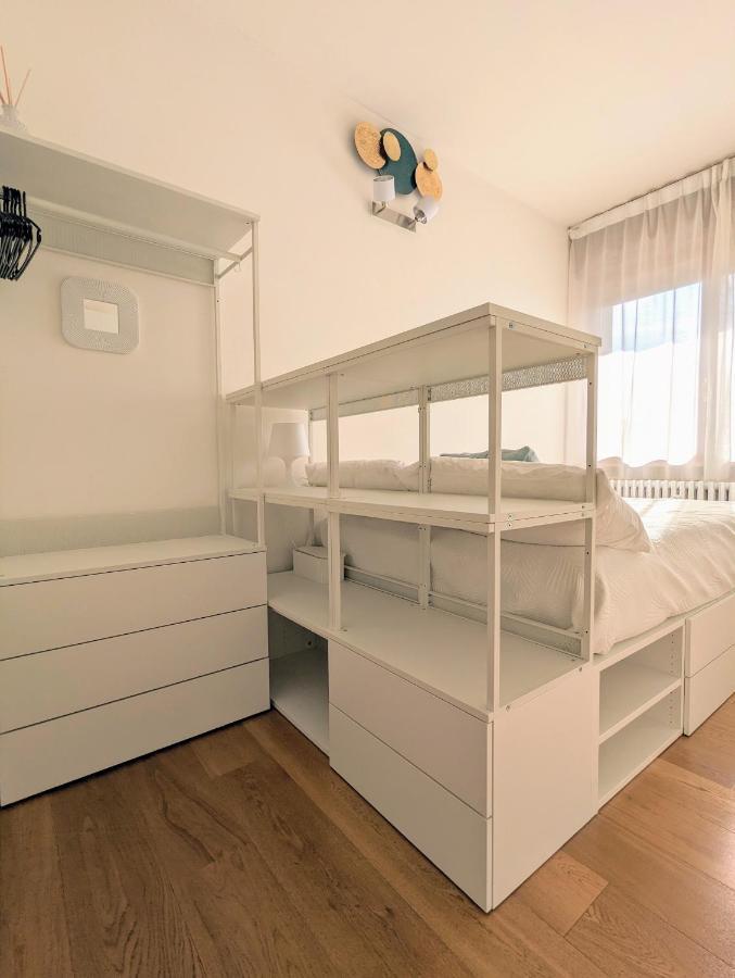 Convenient Family Apt With Private Parking เมสเตร ภายนอก รูปภาพ