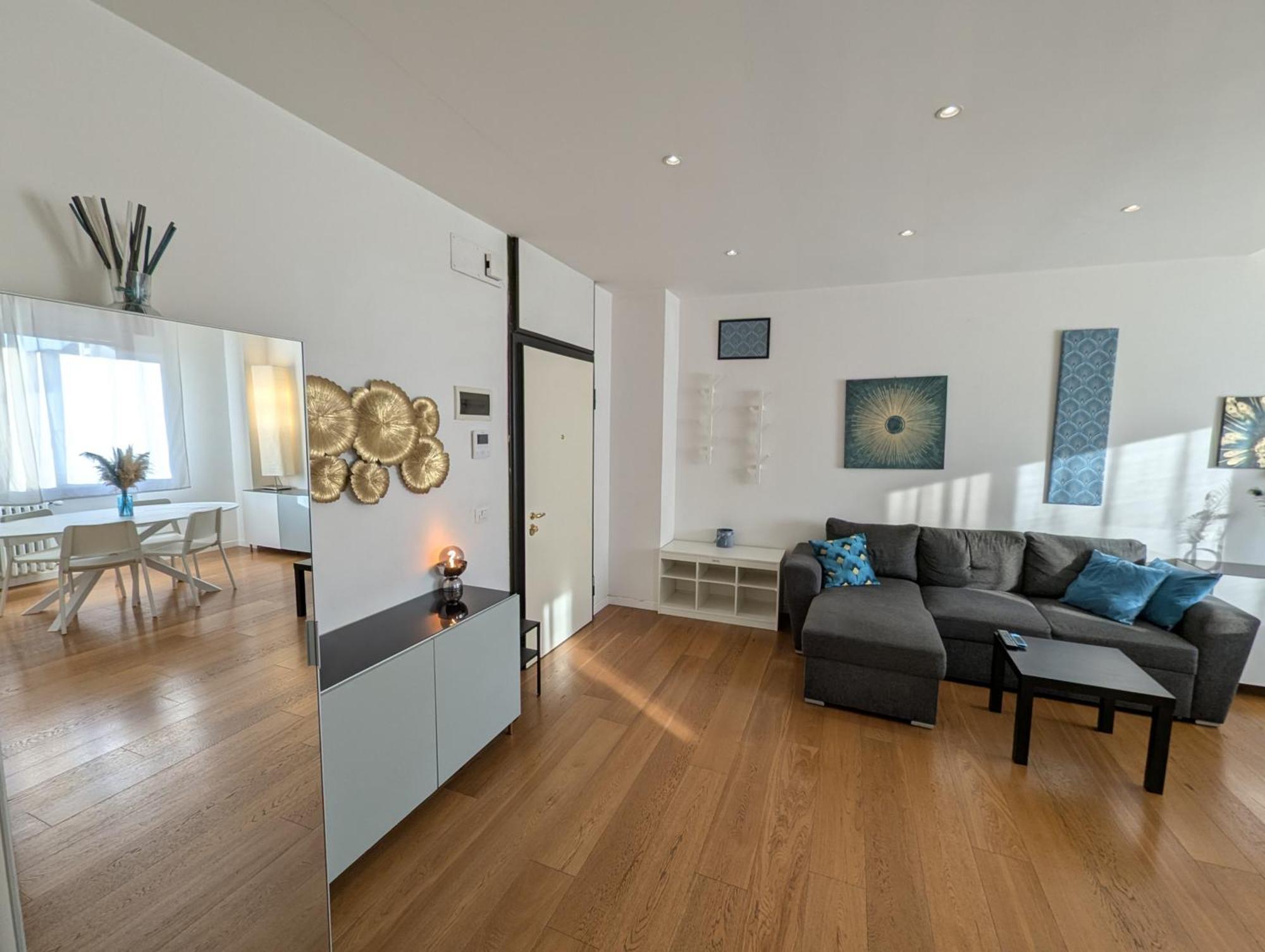Convenient Family Apt With Private Parking เมสเตร ภายนอก รูปภาพ
